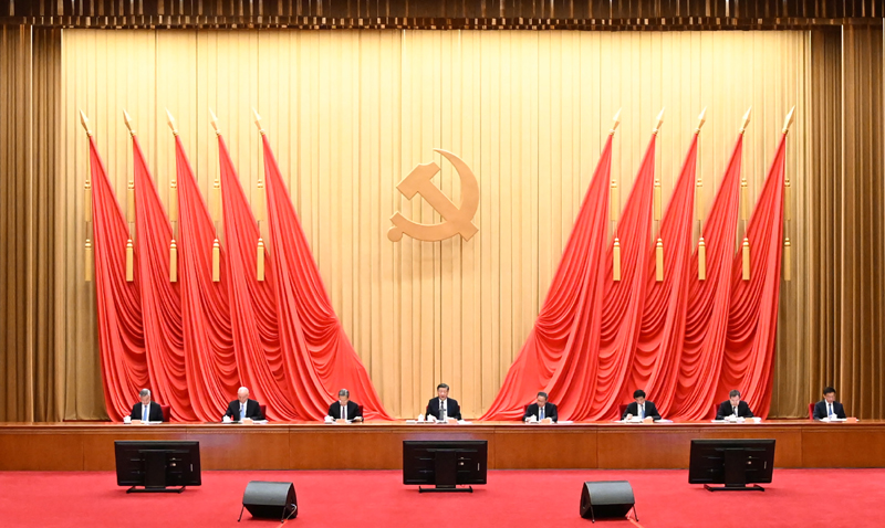 4月3日，學(xué)習(xí)貫徹習(xí)近平新時代中國特色社會主義思想主題教育工作會議在北京召開。中共中央總書記、國家主席、中央軍委主席習(xí)近平出席會議并發(fā)表重要講話。李強(qiáng)、趙樂際、王滬寧、蔡奇、丁薛祥、李希、韓正出席會議。